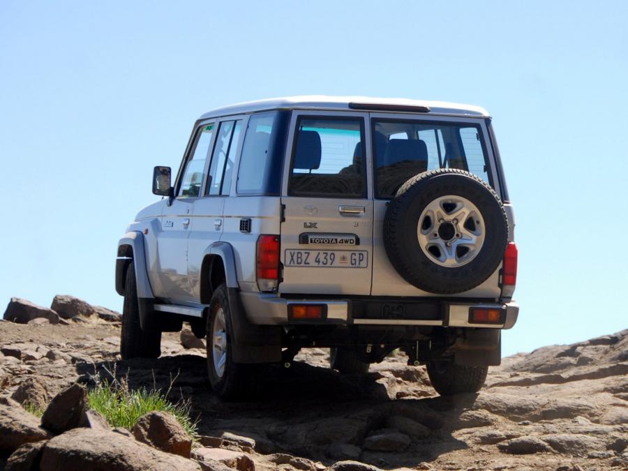  Toyota Land Cruiser 70 2007 года  (ZA) (фото 5 из 17)